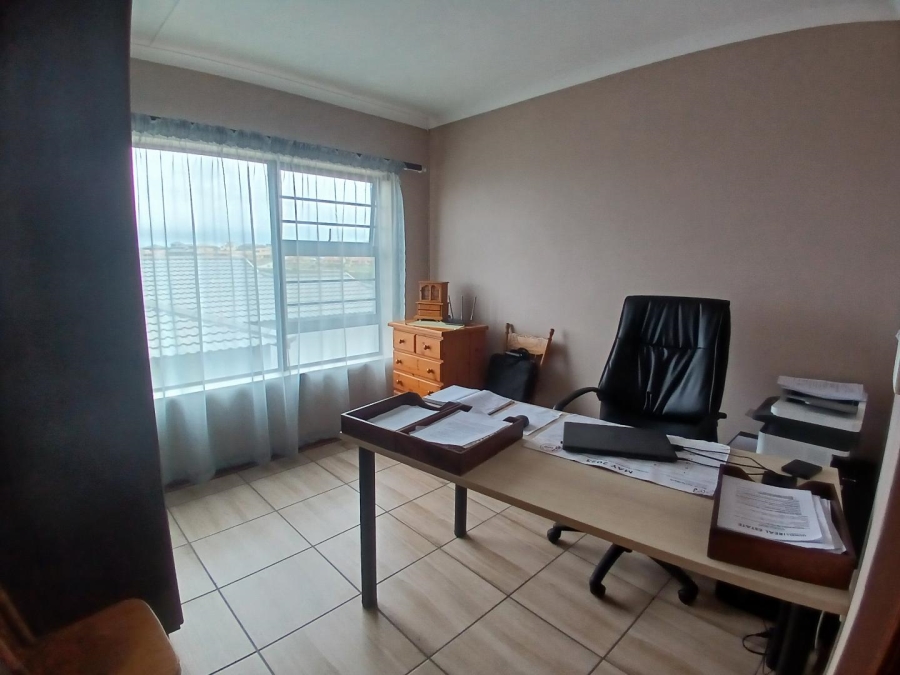 4 Bedroom Property for Sale in Seemeeu Park Western Cape